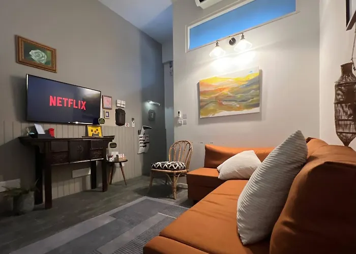 Non The Post And Barber 3 Bedroom Riverside Shophouse With King And Twin Ferienhaus