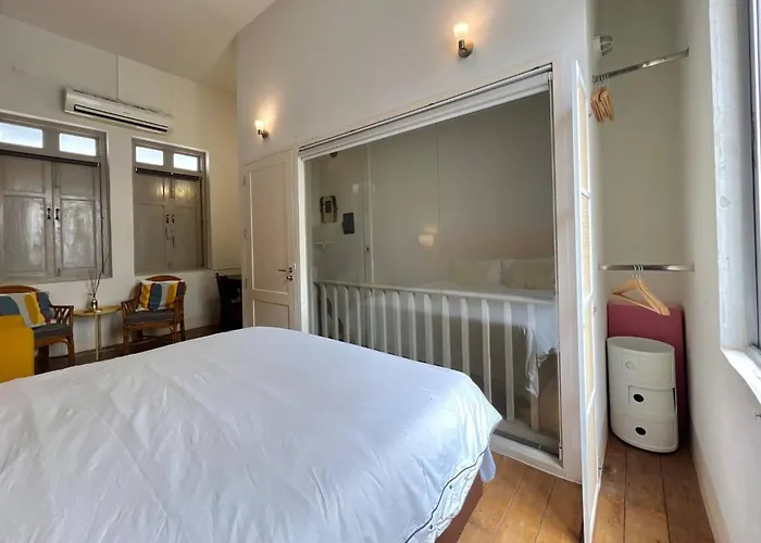 Non The Post And Barber 3 Bedroom Riverside Shophouse With King And Twin Ferienhaus