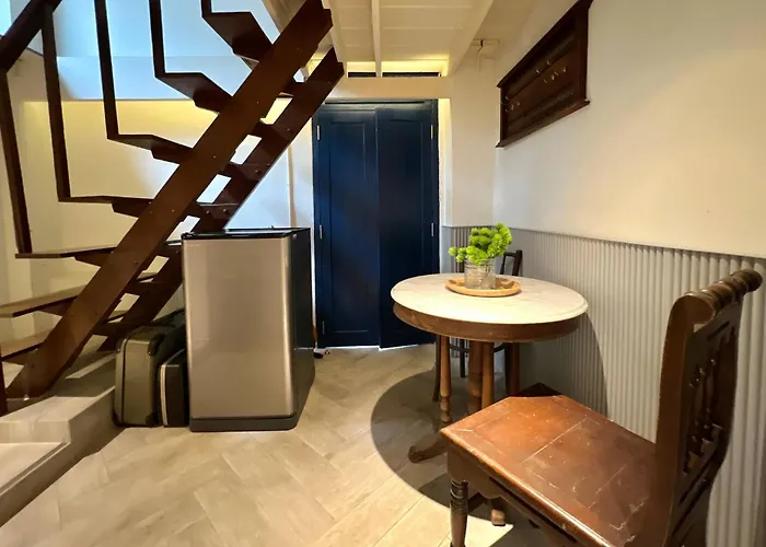Non The Post And Barber 3 Bedroom Riverside Shophouse With King And Twin Ferienhaus *