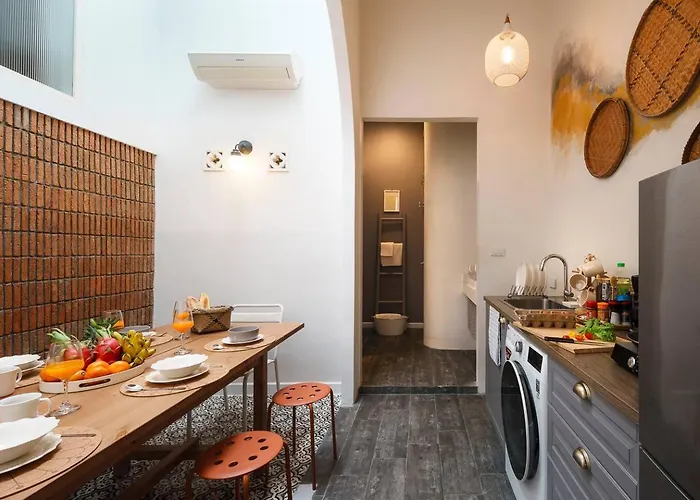 Non The Post And Barber 3 Bedroom Riverside Shophouse With King And Twin Ferienhaus