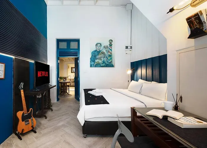 Non The Post And Barber 3 Bedroom Riverside Shophouse With King And Twin Ferienhaus *