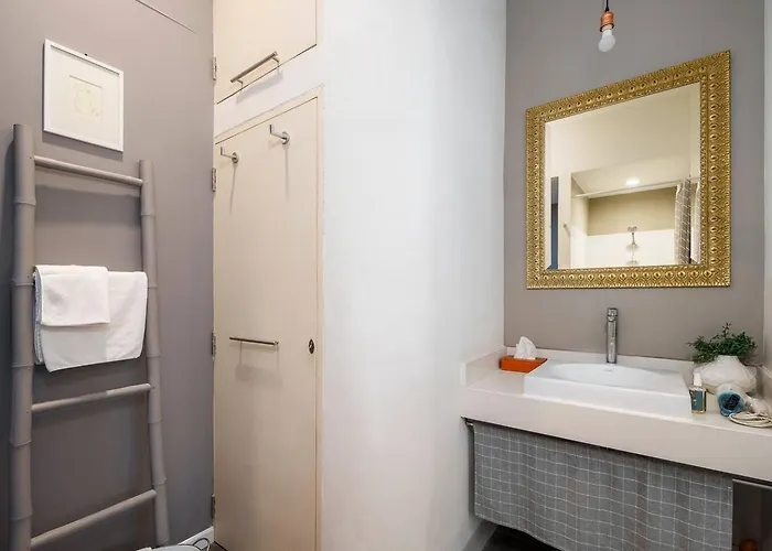 Non The Post And Barber 3 Bedroom Riverside Shophouse With King And Twin * Bangkok