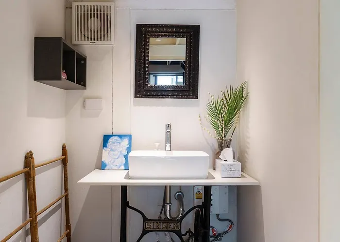 Non The Post And Barber 3 Bedroom Riverside Shophouse With King And Twin Ferienhaus