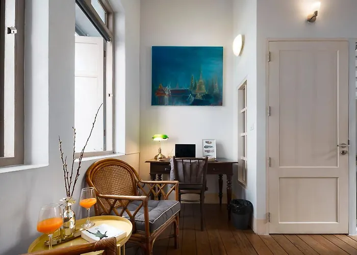 Non The Post And Barber 3 Bedroom Riverside Shophouse With King And Twin * Bangkok