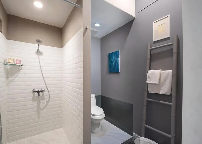 Ferienhaus Non The Post And Barber 3 Bedroom Riverside Shophouse With King And Twin Bangkok