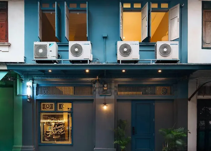Non The Post And Barber 3 Bedroom Riverside Shophouse With King And Twin *