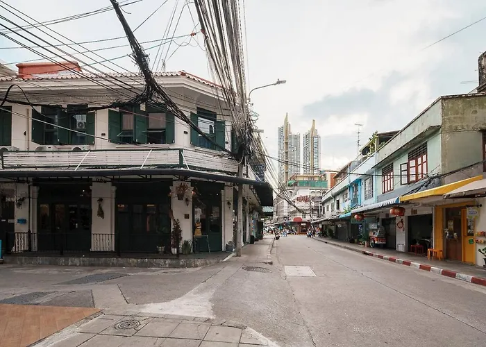 Non The Post And Barber 3 Bedroom Riverside Shophouse With King And Twin * Bangkok