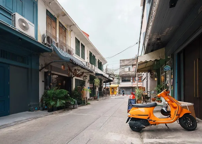Non The Post And Barber 3 Bedroom Riverside Shophouse With King And Twin * Bangkok