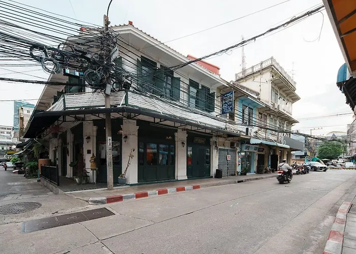 Ferienhaus Non The Post And Barber 3 Bedroom Riverside Shophouse With King And Twin Bangkok